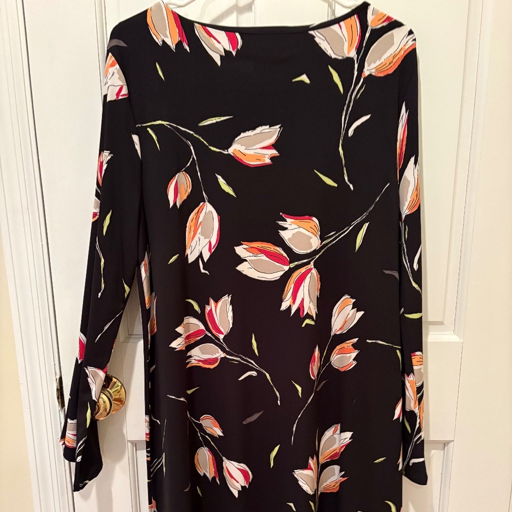 Black dress with fun floral pattern size XL. Cute fit - like new